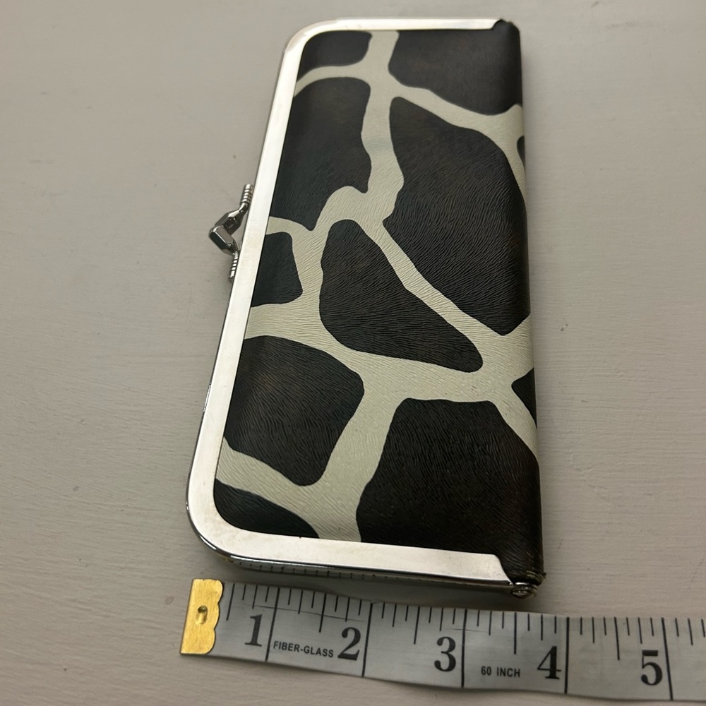 Wallet Giraffe Pattern Long Wallet Preowned light fading - Picture 5 of 8